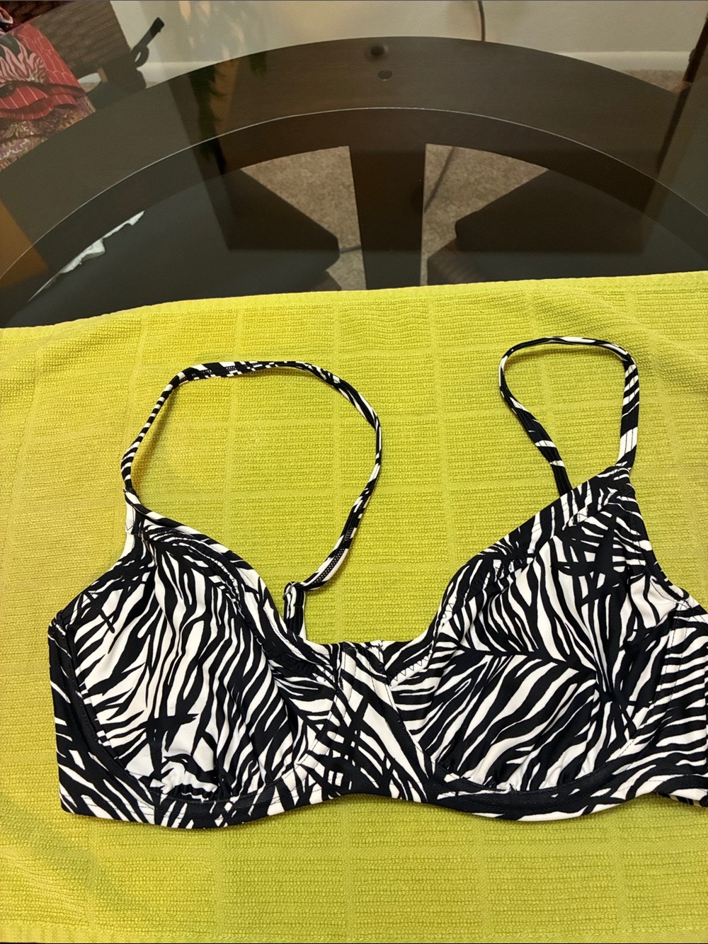 Athleta bathing suit top, size 34 D/DD